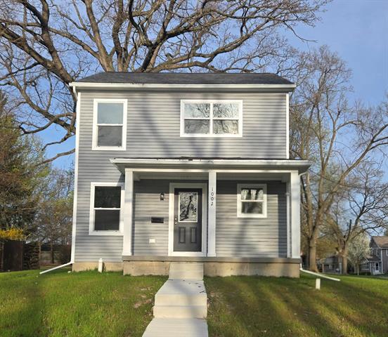 front view picture of 1002 Fourth Street, Jackson, MI. 49202