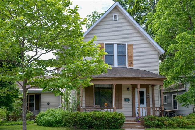 front view picture of 203 Seventh Street, Traverse City, MI. 49684