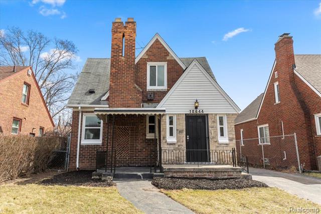 front view picture of 18644 Snowden Street, Detroit, MI. 48235