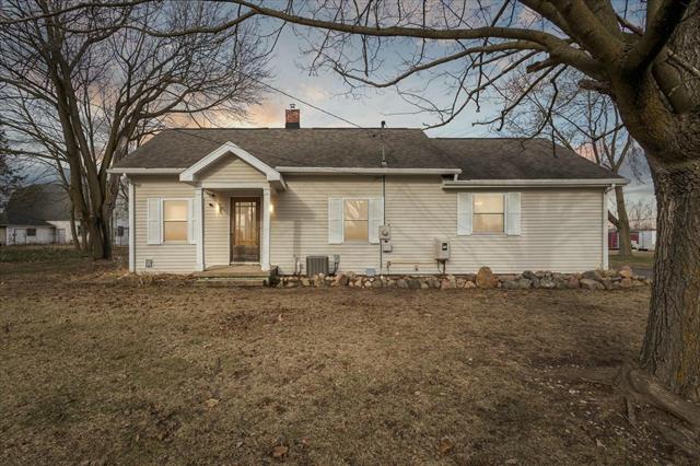 front view picture of 1986 S Cochran Road, Charlotte, MI. 48813