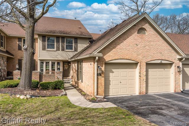 front view picture of 4553 Golf View Drive, Brighton, MI. 48116