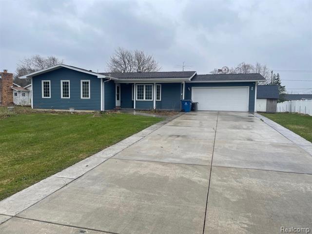 front view picture of 5425 Teakwood Drive, Swartz Creek, MI. 48473