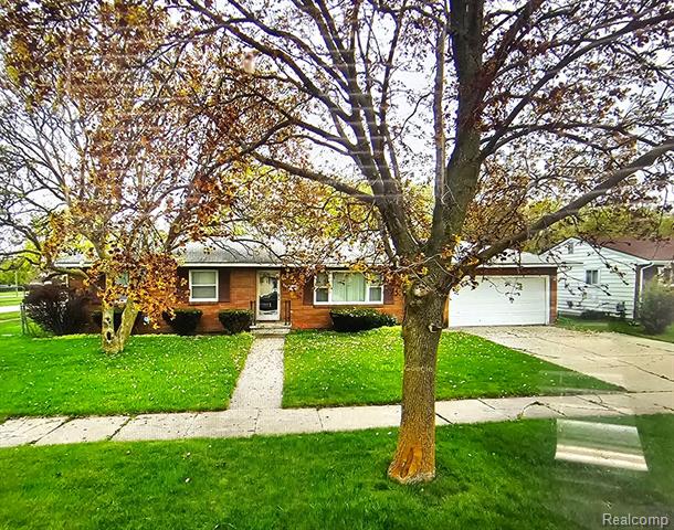 front view picture of 2415 Needham Street, Saginaw, MI. 48601
