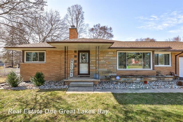 front view picture of 3028 E Frederick Street, Midland, MI. 48640