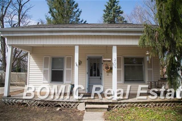 front view picture of 206 Prospect Street, Vassar, MI. 48768