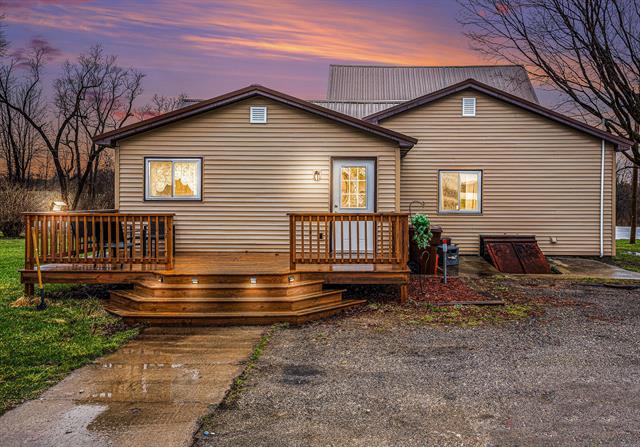 front view picture of 16095 Apple Avenue, Casnovia, MI. 49318