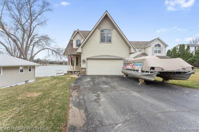 front view picture of 9283 Firwood Road, South Lyon, MI. 48178