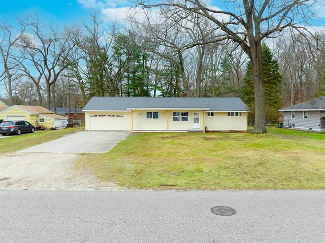 front view picture of 1953 Maryland Boulevard, Muskegon, MI. 49441