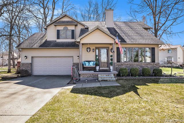 front view picture of 14540 Blue Heron Drive, Fenton, MI. 48430
