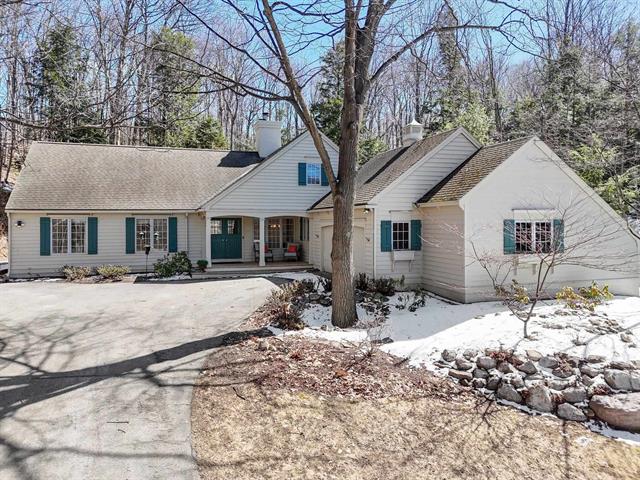 front view picture of 10996 Trillium Court, Traverse City, MI. 49686