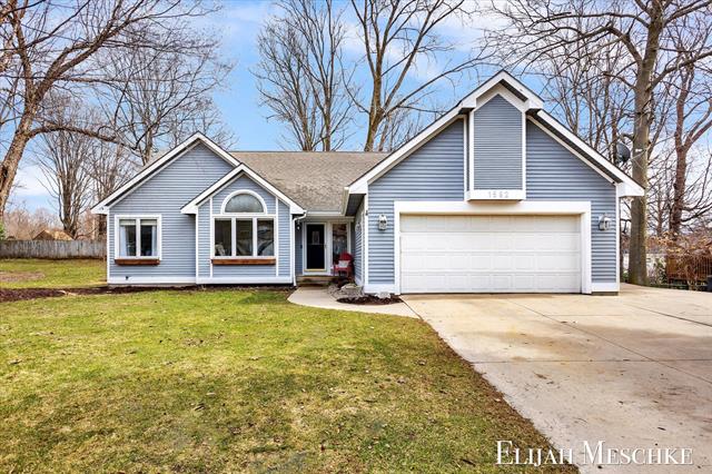 front view picture of 1582 Geddes Avenue Nw, Grand Rapids, MI. 49534