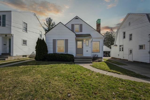 front view picture of 330 Bristol Avenue Nw, Grand Rapids, MI. 49504