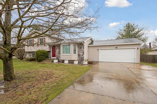 front view picture of 105 Kerry Street, Eaton Rapids, MI. 48827