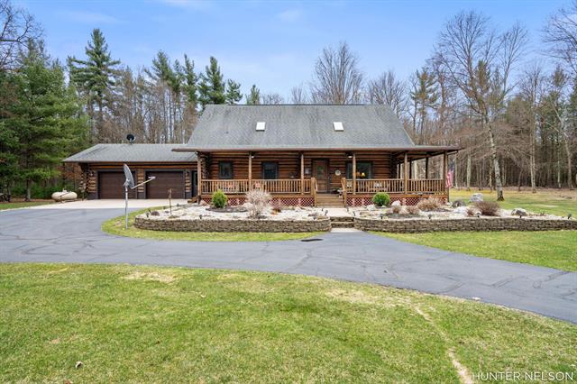 front view picture of 5055 S Newcosta Avenue, Newaygo, MI. 49337