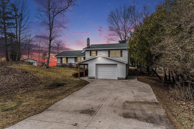 front view picture of 6118 Lakeshore Road, Manistee, MI. 49660