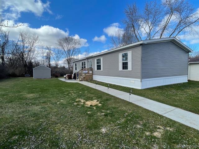 front view picture of 163 Brookfield, Swartz Creek, MI. 48473