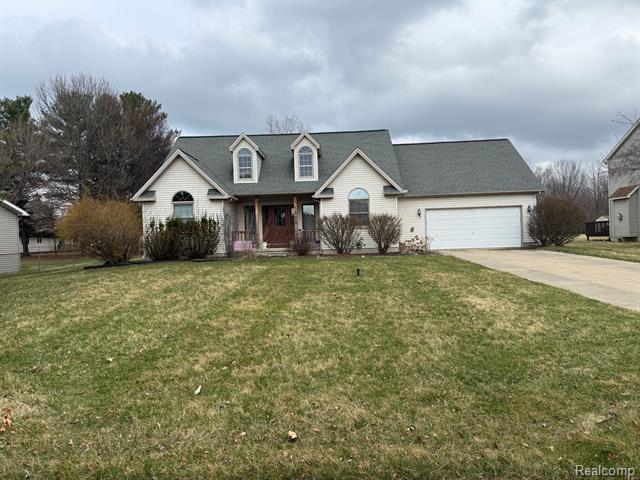 front view picture of 1023 Royal Crest Drive, Flint, MI. 48532