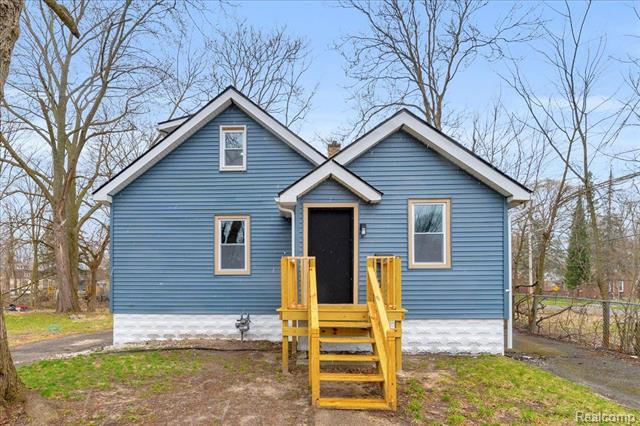 front view picture of 15907 Blackstone Street, Detroit, MI. 48223