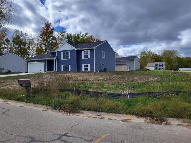 front view picture of 3958 Watertown Drive, Watervliet, MI. 49098