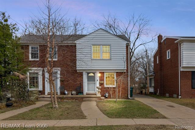 front view picture of 18277 Outer Drive, Dearborn, MI. 48128