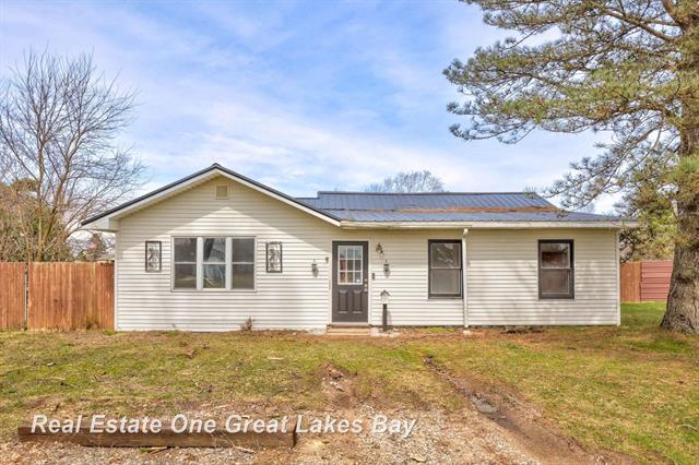 front view picture of 8698 Simpson Road, Ovid, MI. 48866