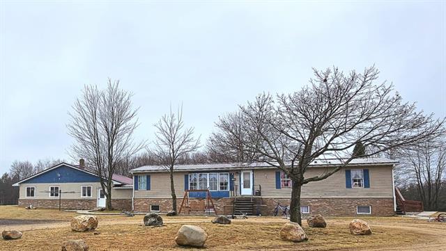 front view picture of 11701 N Vandecar Road, Farwell, MI. 48622