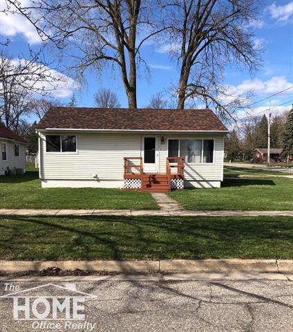 front view picture of 809 E Mason Street, Owosso, MI. 48867