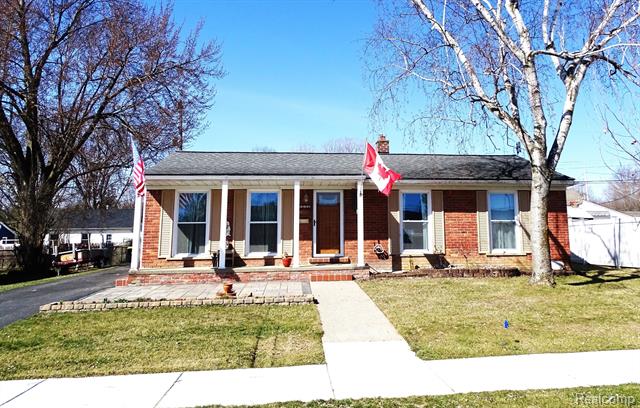 front view picture of 5232 Greenleaf Drive, Swartz Creek, MI. 48473