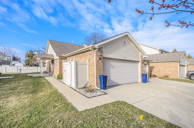 front view picture of 926 May Drive Drive, Monroe, MI. 48161