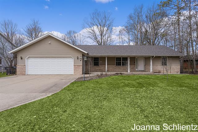 front view picture of 381 Quarterline Street, Newaygo, MI. 49337