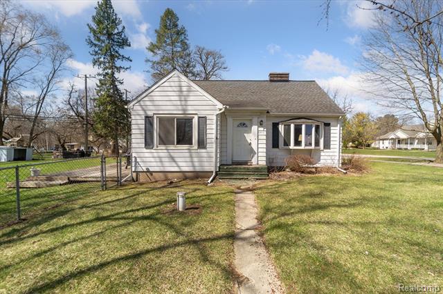 front view picture of 10410 Livingston Street, Whitmore Lake, MI. 48189