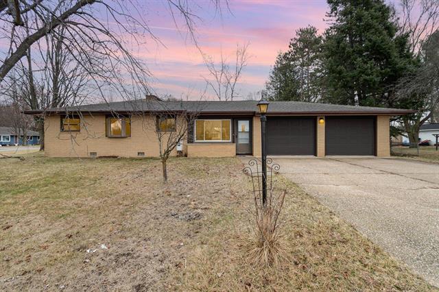 front view picture of 411 W Third, Gladwin, MI. 48624