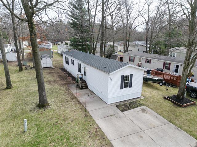 front view picture of 13548 Pinewood Drive, Grand Haven, MI. 49417