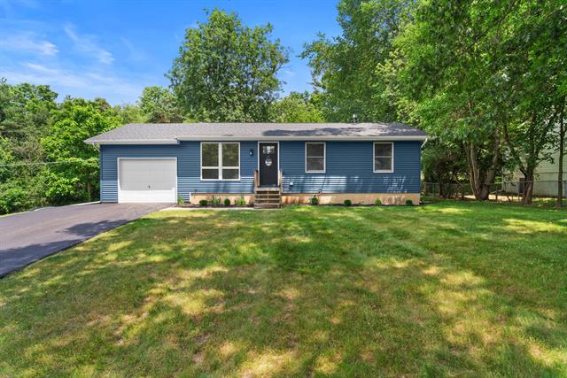 front view picture of 83 W Lynwood Boulevard, Hillsdale, MI. 49242