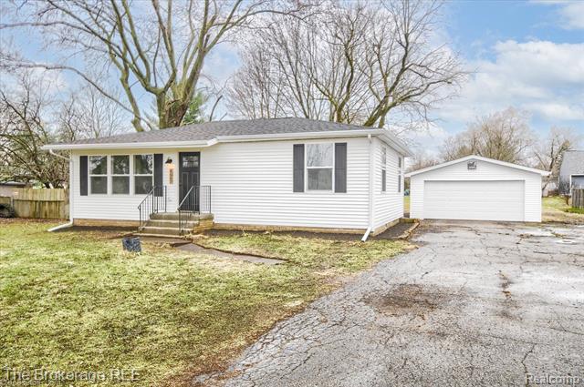 front view picture of 4507 N Belsay Road, Flint, MI. 48506