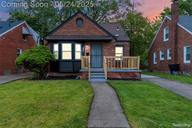 front view picture of 18483 Freeland Street, Detroit, MI. 48235