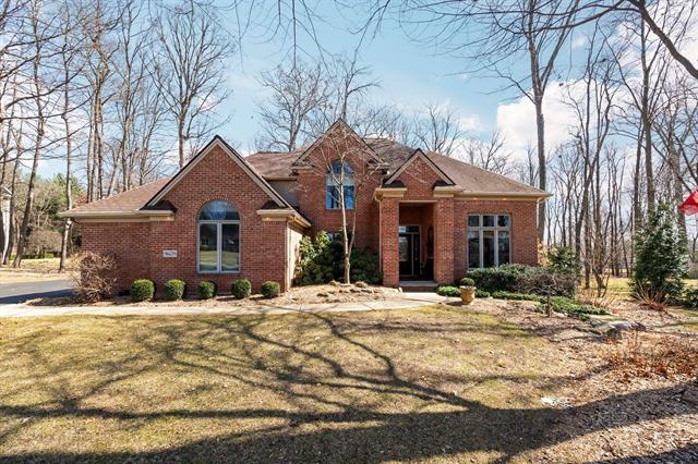 front view picture of 9609 Wood Bend Dr. Drive, Saline, MI. 48176