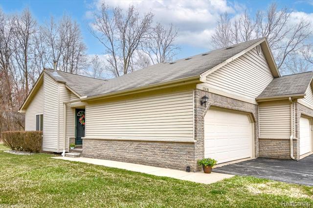 front view picture of 17430 N Lucille Circle, New Boston, MI. 48164
