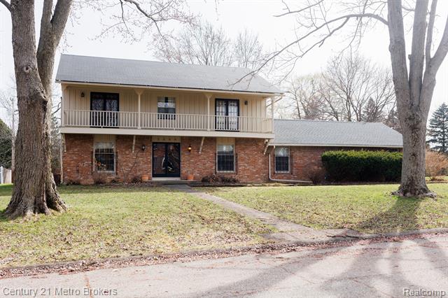 front view picture of 5444 Provincial Road, Grand Blanc, MI. 48439