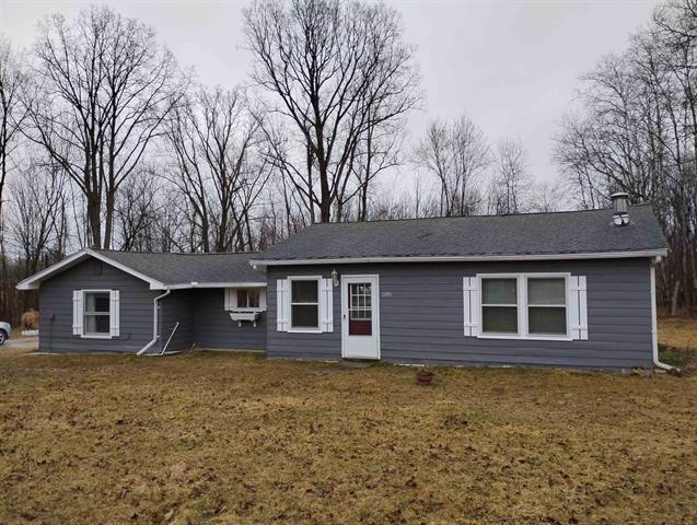 front view picture of 11991 South Road, Farwell, MI. 48622