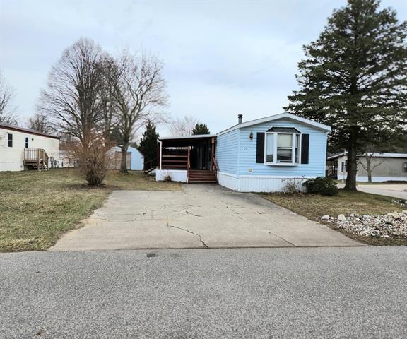 front view picture of 71 Dogwood Court, Muskegon, MI. 49445