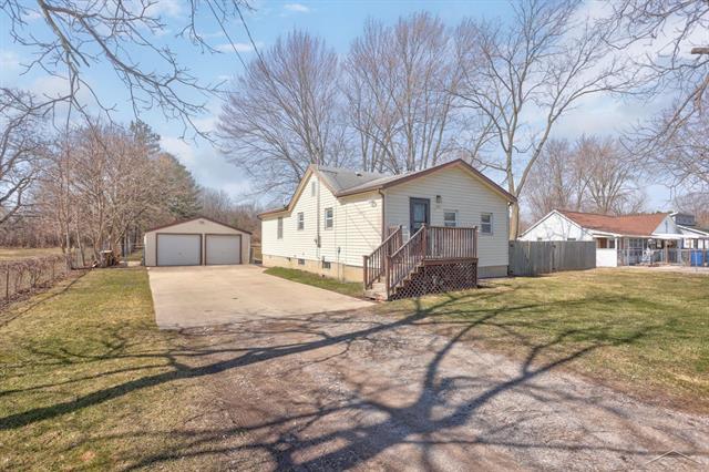 front view picture of 295 N River Road, Saginaw, MI. 48609