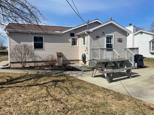 front view picture of 1684 S Riverside Drive, Au Gres, MI. 48703