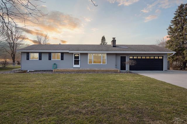 front view picture of 2294 E Salzburg Road, Bay City, MI. 48706