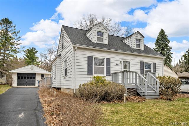 front view picture of 3389 Beaumont Road, Ann Arbor, MI. 48105