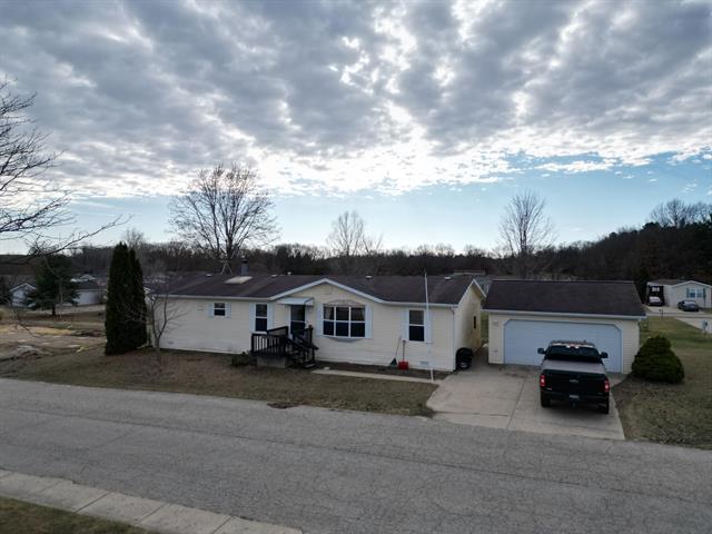 front view picture of 10577 Galaxy Dr Ne, Rockford, MI. 49341
