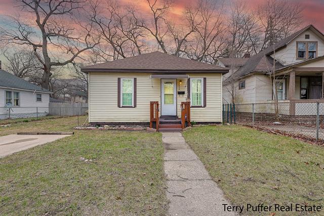 front view picture of 2424 Baker Street, Muskegon, MI. 49444