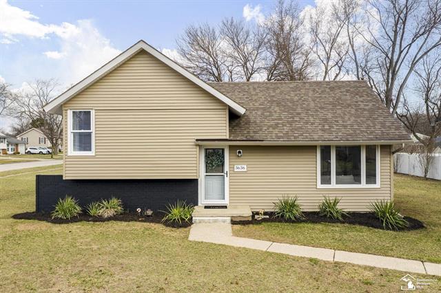 front view picture of 3636 Sussex Drive, Lambertville, MI. 48144