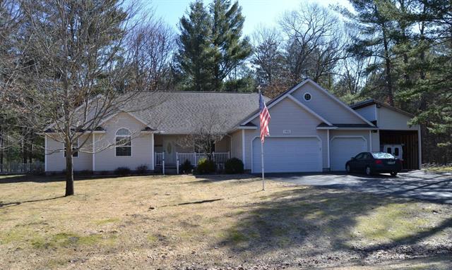 front view picture of 102 James Square, Roscommon, MI. 48653