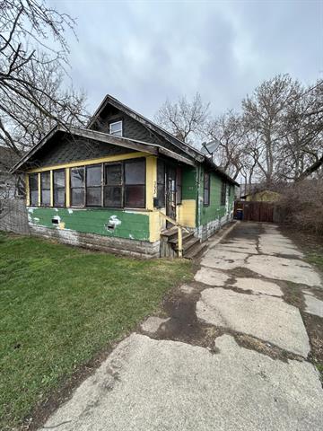 front view picture of 353 Fox Street Sw, Grand Rapids, MI. 49507